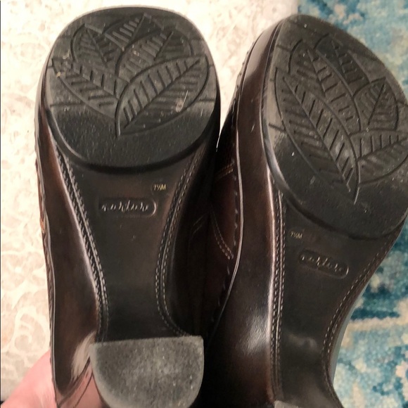 Clogs - Picture 2 of 3